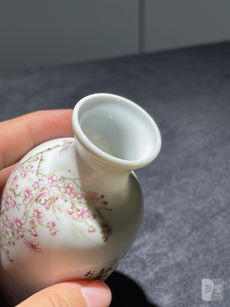 民国 田鹤仙款粉彩梅花纹小瓶 - 图7